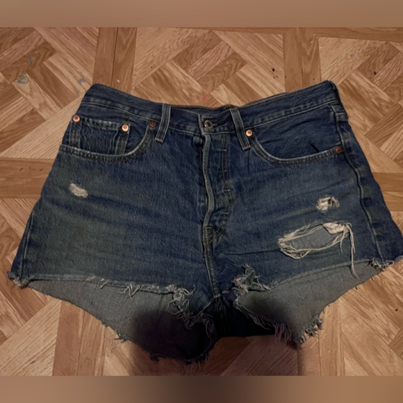 Denim Levi shorts that’s have been worn twice, great material and are stretchy. - Picture 1 of 2